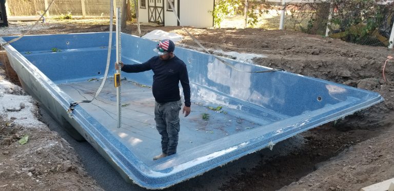 Installing fiberglass pool