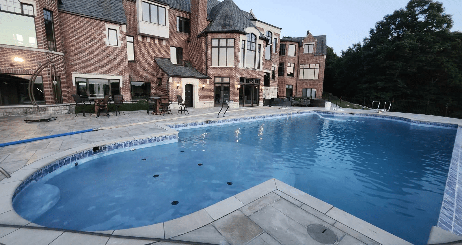 choosing the right pool shape and size for your backyard