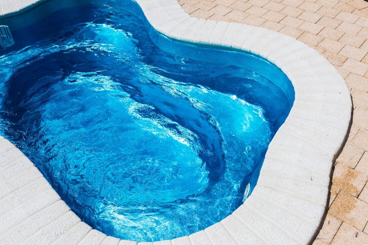 Top Benefits of Choosing a Fiberglass Pool for Your Home